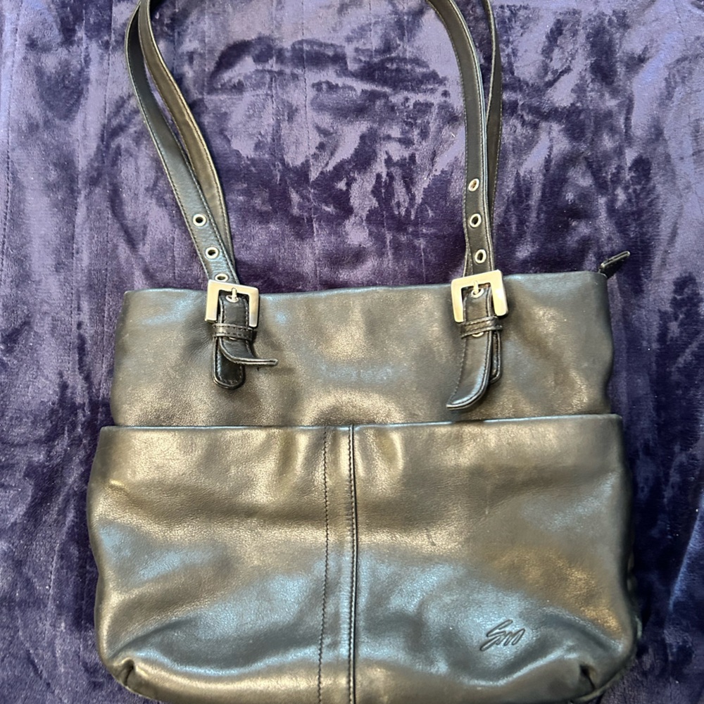 Stone Mountain Black Leather Shoulder Bag with Soft Material and Medium Size